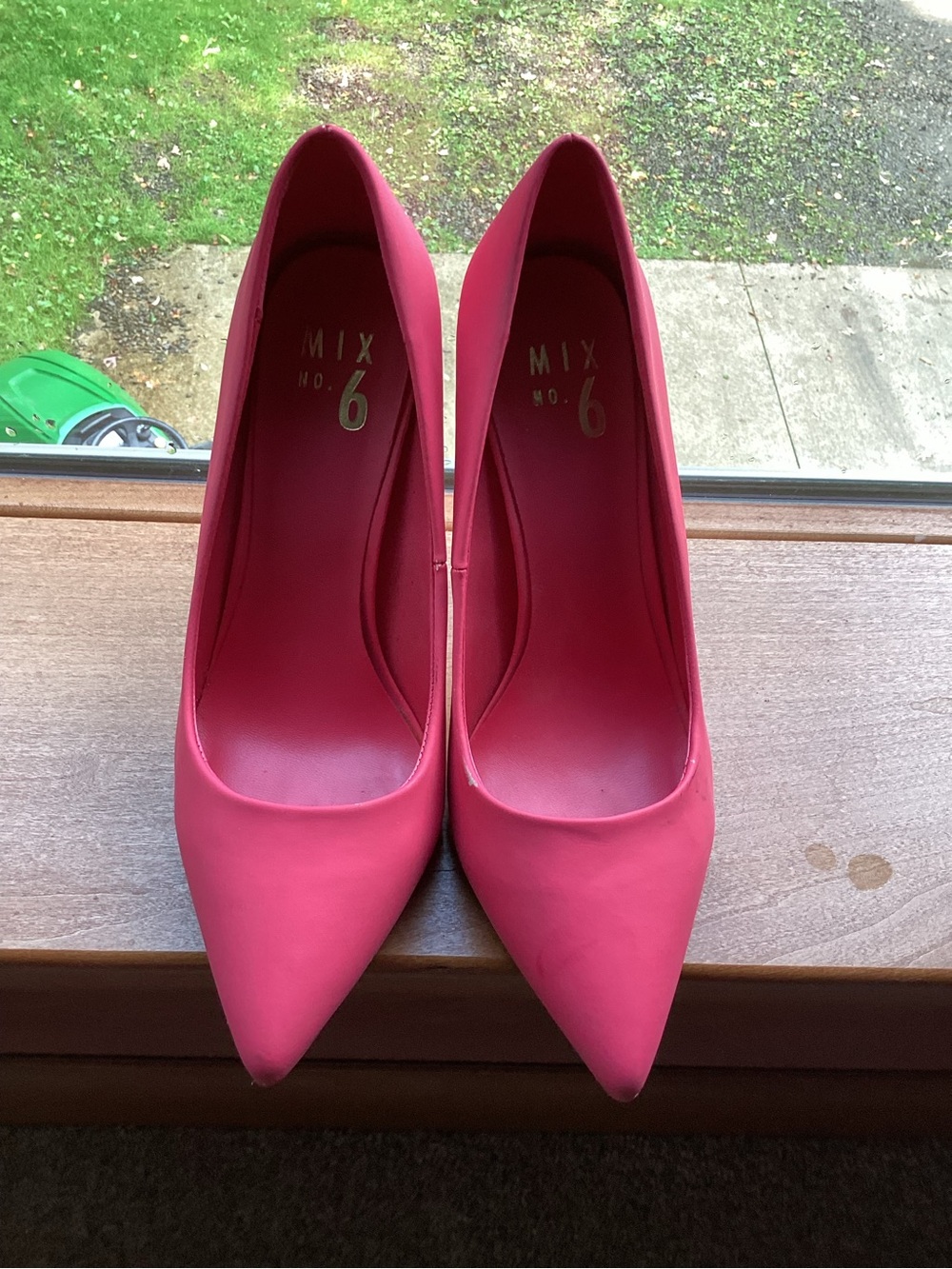 Mix No. 6 Hot Pink Pointed-Toe Women's Pumps